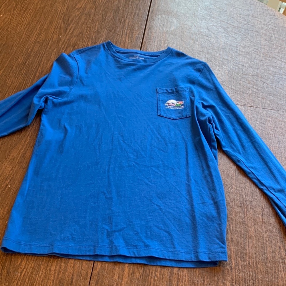 Vineyard Vines long sleeve boys Tshirt - ski theme barely been worn